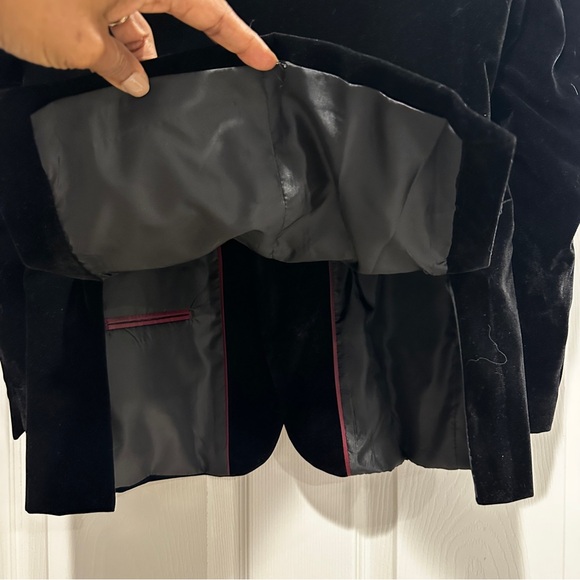 {preloved} Boy’s Classic Black Velvet Blazer - Picture 8 of 11